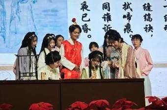 天津西青为明学校高三年级《红楼梦》之秋爽斋偶结海棠社话剧表演