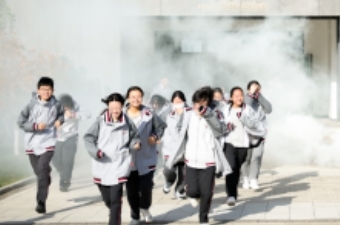 以“演练”促防范，让“安全”伴我行——天津西青为明学校开展消防疏散应急演练