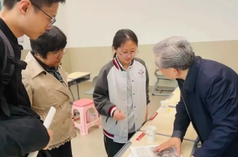 张连仲教授赴天津西青区指导英语教学  强调教材取舍与课堂留白
